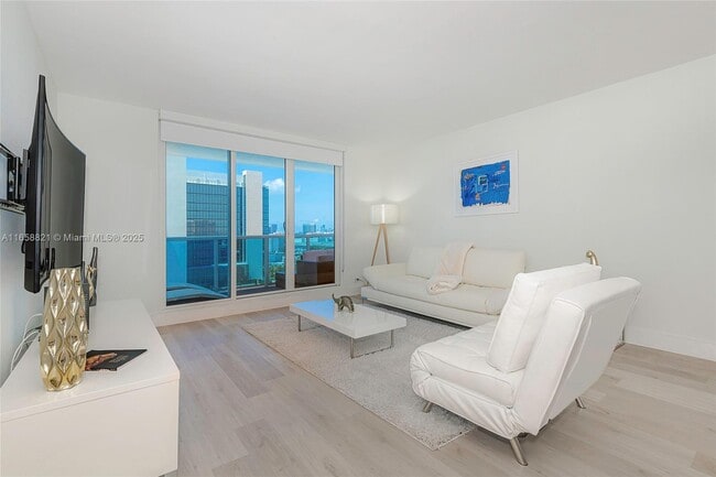 Building Photo - 2301 Collins Ave
