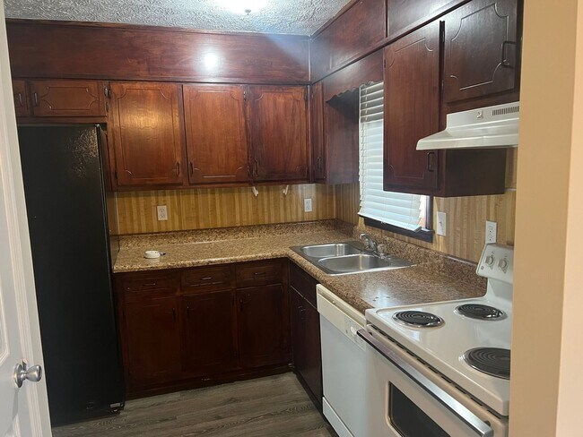 Building Photo - Beautiful home in Stone Mountain.