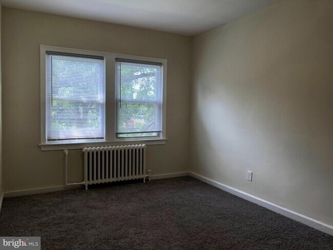 Building Photo - 2801 Q St SE