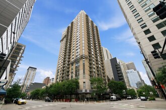 Building Photo - 70 W Huron St