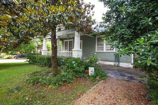 Foto del edificio - Charming 1920's Bungalow w/ Modern Upgrade...