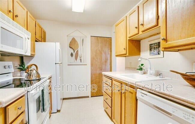Foto del edificio - 625 N Jackson Ave