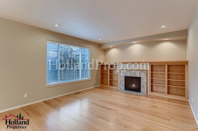 Building Photo - Beautiful 3-bedroom Hillsboro Home with an...