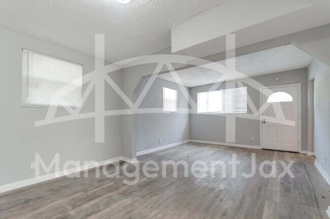 Building Photo - 1544 W 26th St