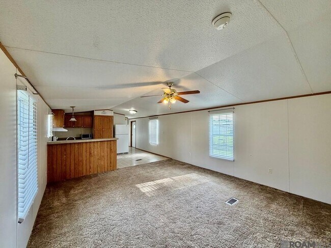 Foto del edificio - 44036 Loop Rd