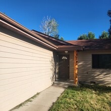 Building Photo - 257 Lupine Dr