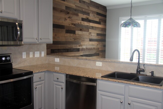 Building Photo - 918 Sterling Creek Cir