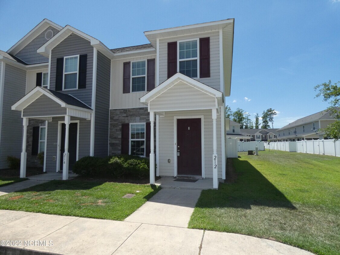 212 Glen Cannon Drive, Jacksonville, NC 28546 Townhome Rentals in Jacksonville NC