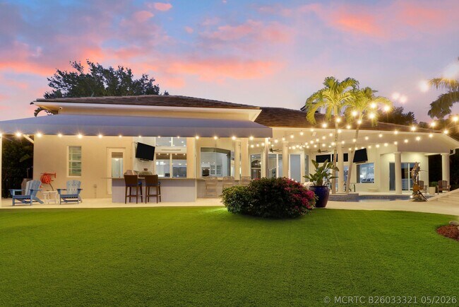 Foto del edificio - 18808 SE Windward Island Ln