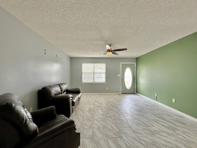 Building Photo - 1717 Largo Cir