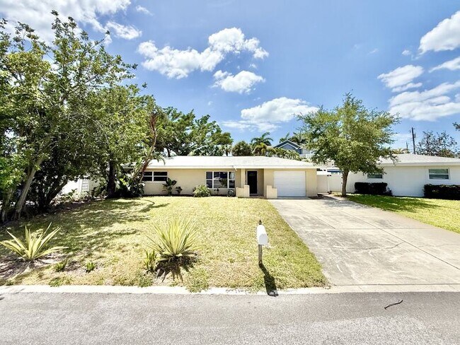 Foto del edificio - 6660 Bay St