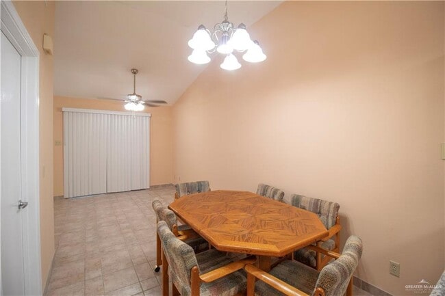 Building Photo - 1510 River Bend Dr