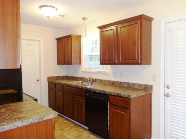 Building Photo - 228 Trickle Dr