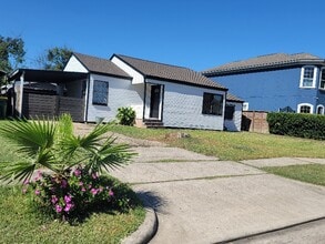 Building Photo - 1112 Sunset Dr