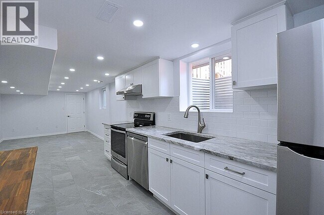 Building Photo - 75 Woodhaven Rd