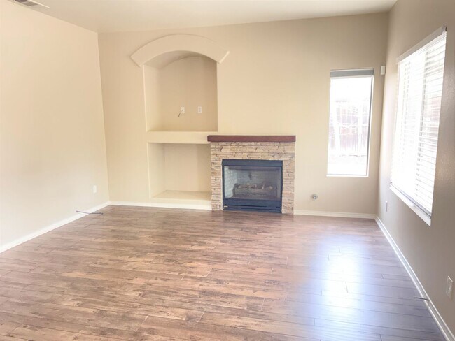 Building Photo - Spacious Murrieta Home For Rent!