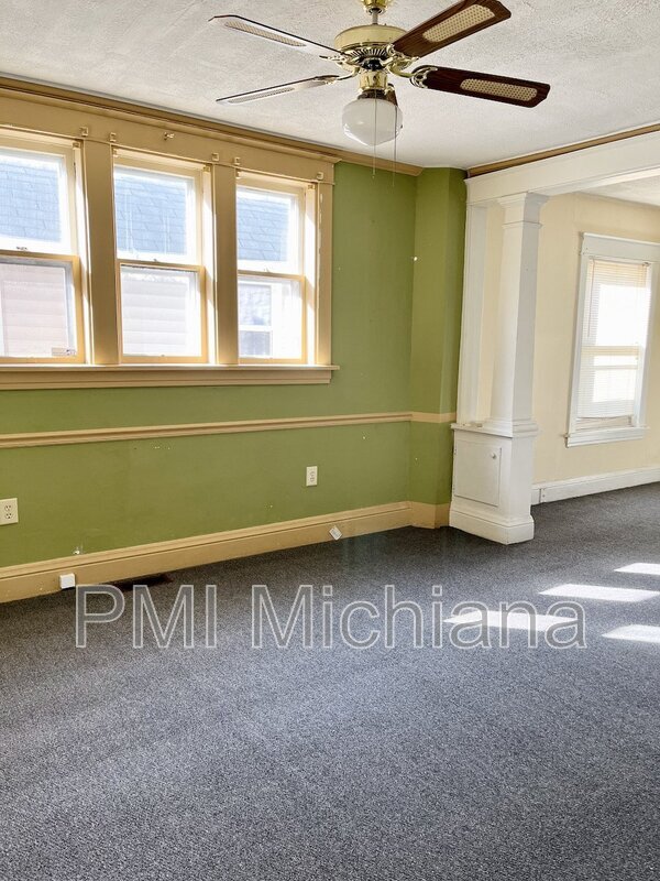 Building Photo - 808 E Bowman St