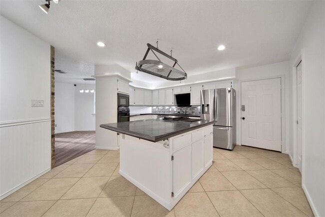 Building Photo - 9 Wind River Ct