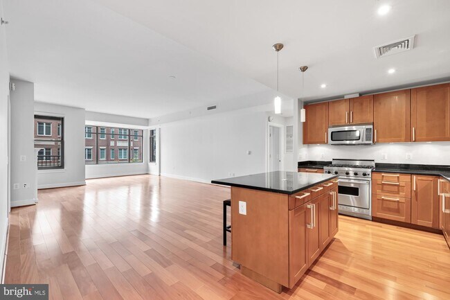 Building Photo - 2425 L St NW