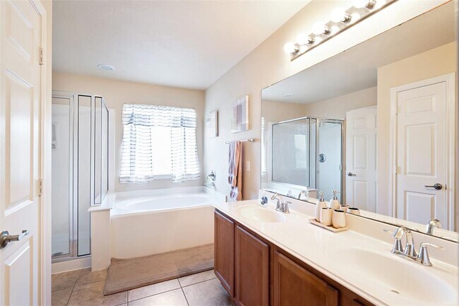 Building Photo - 3213 Victorian Manor Ln