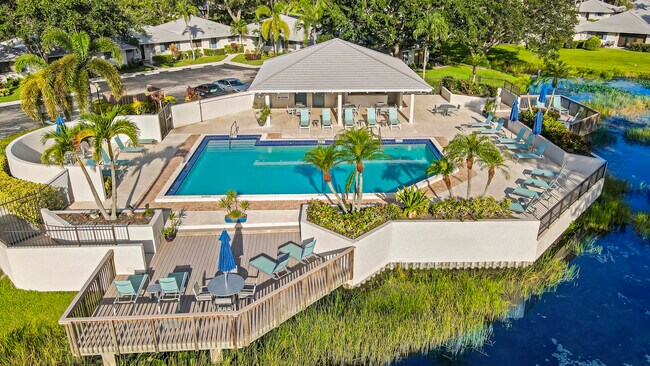 Foto del edificio - 825 Club Dr