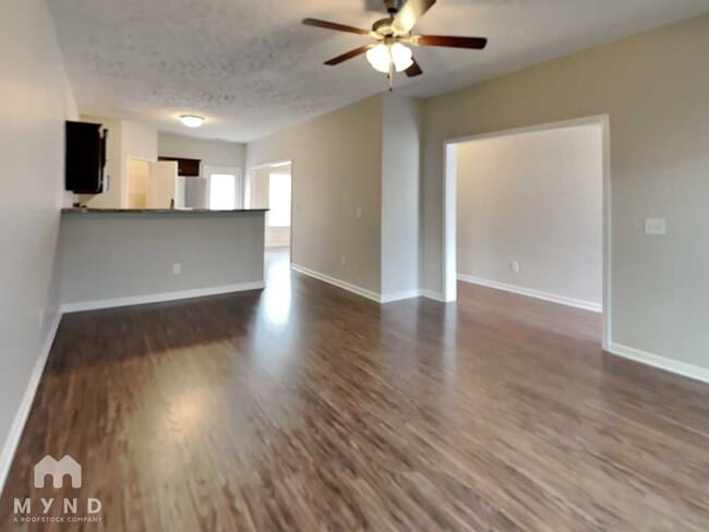 Building Photo - 423 John Deere Dr