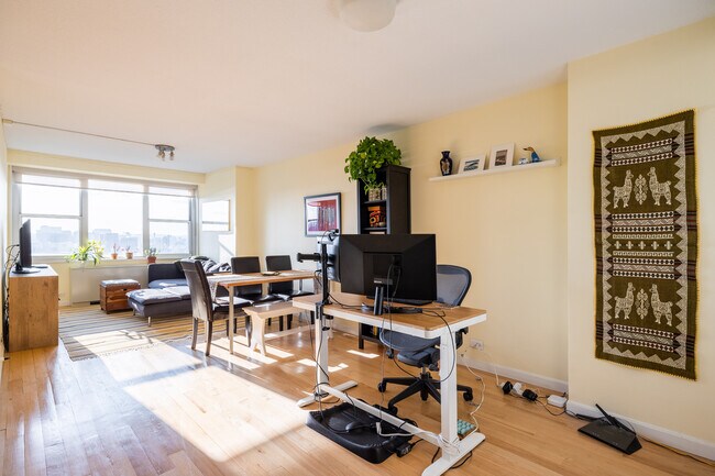 Family room / Dining Room - 151 Tremont St