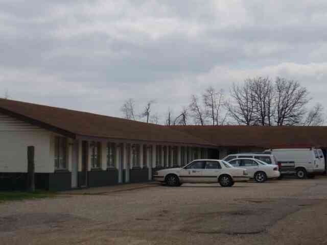 Foto principal - 1050 E Clinton Rd