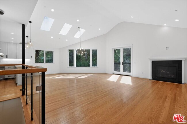 Foto del edificio - 502 Chapman Dr