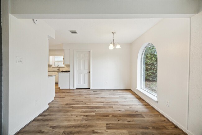 Foto del edificio - 5423 Bent Bough Ln