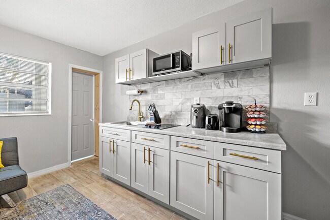 Foto del edificio - 4219 E Henry Ave