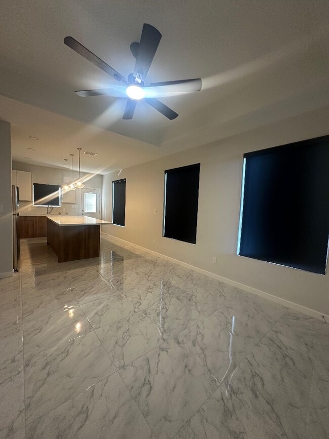 Foto del edificio - 2012 Selena St