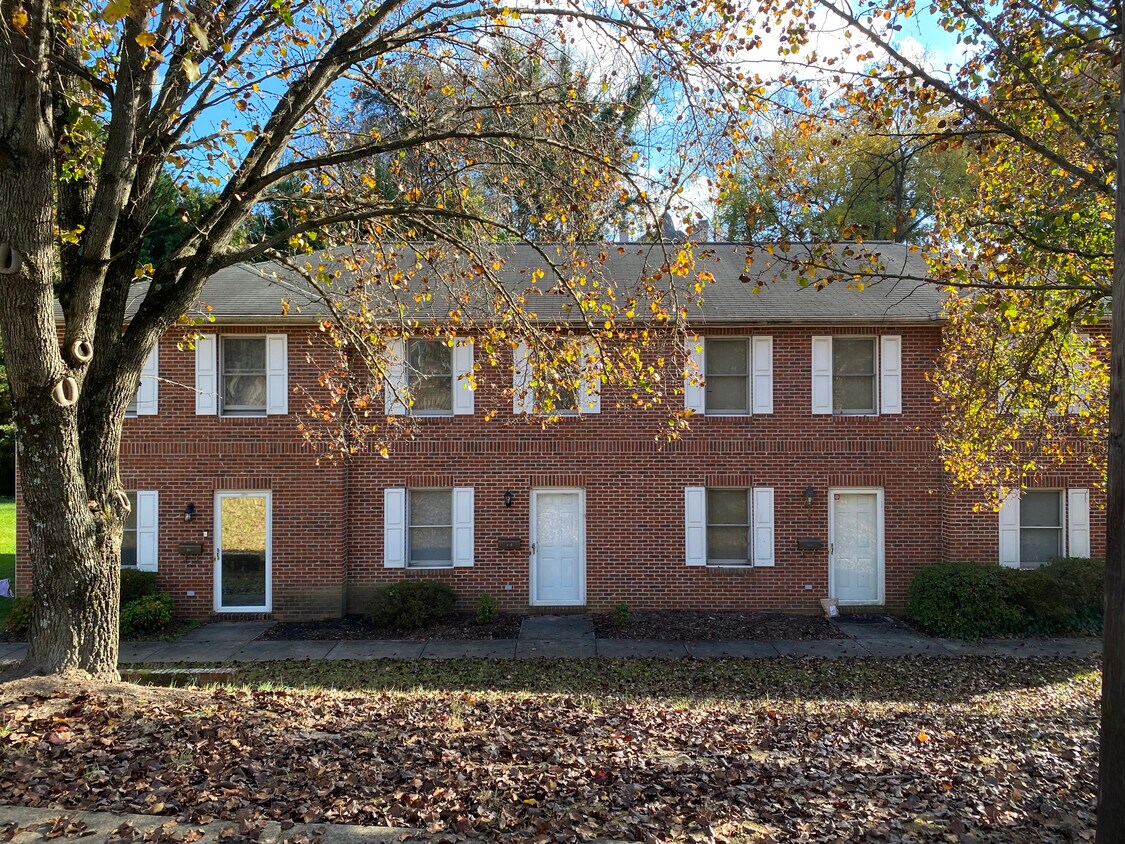 419 Franklin St, Mount Airy, NC 27030 Townhome Rentals in Mount Airy