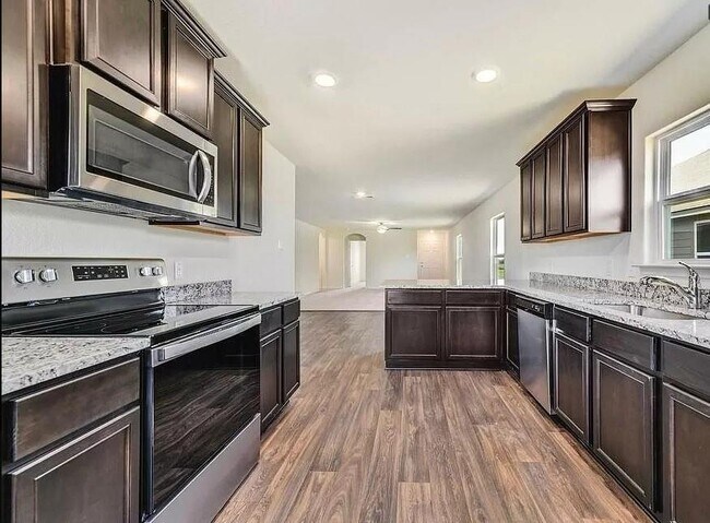 Building Photo - 18737 Speculator Ln