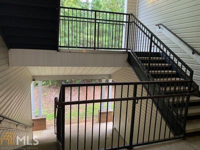 Building Photo - 8204 Fairington Village Dr