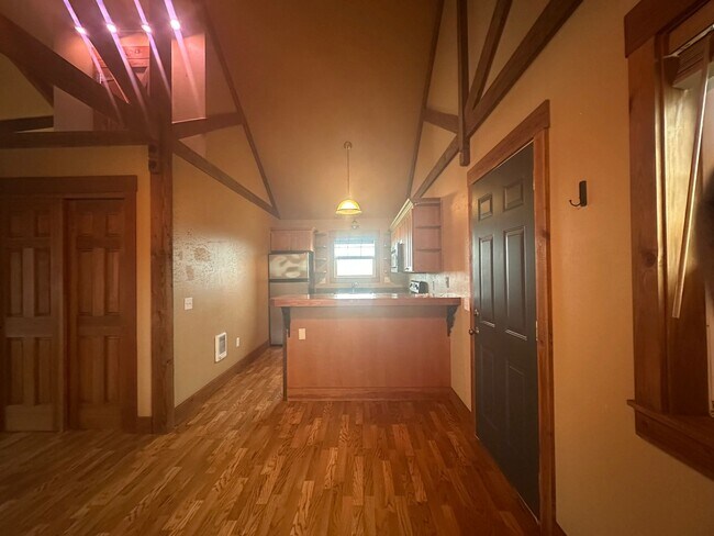 Foto del edificio - 4645 NE Elliott Cir