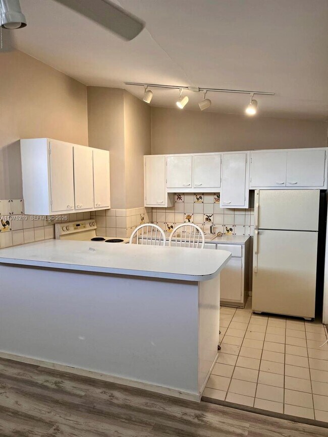 Building Photo - 1070 98th St