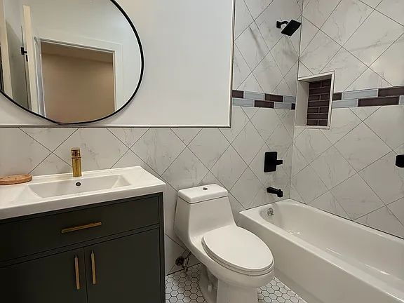 Building Photo - Fully Renovated 1-Bedroom in Cypress Hills with Split System Air Conditioning