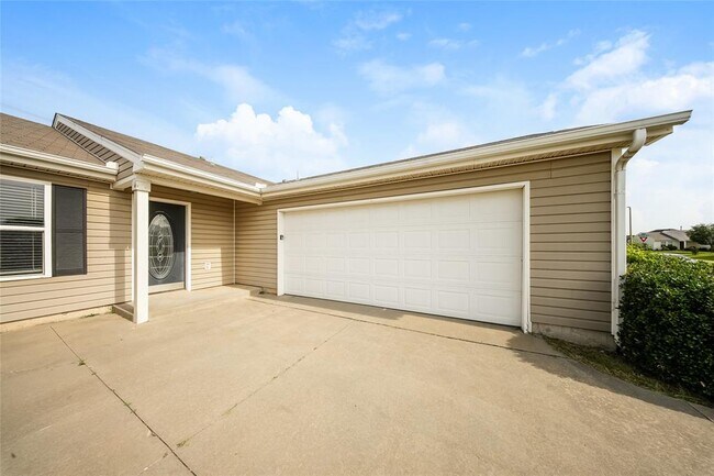 Foto del edificio - 2524 Waterleaf Dr