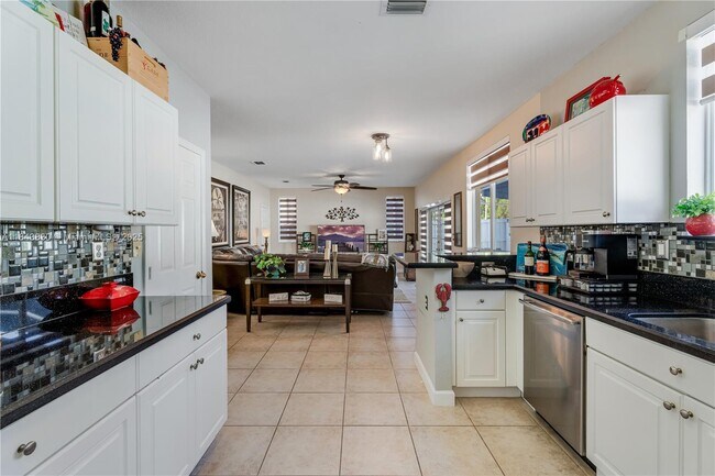 Foto del edificio - 2126 NE 38th Rd
