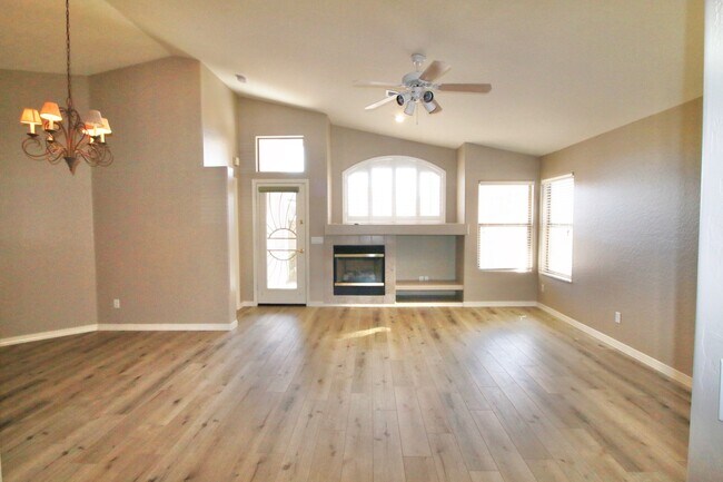 Foto del edificio - 10385 W Yukon Dr