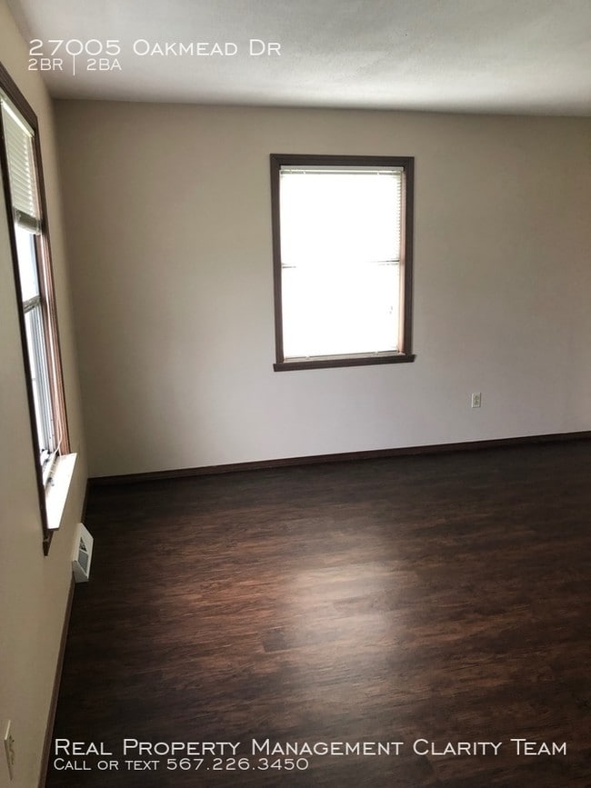 Building Photo - 2 Bed/2 Bath Townhouse in Perrysburg