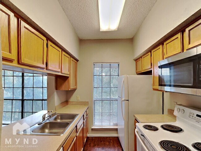 Foto del edificio - 9747 Whitehurst Dr