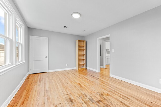 Foto del edificio - 2921 Glenmore Ave