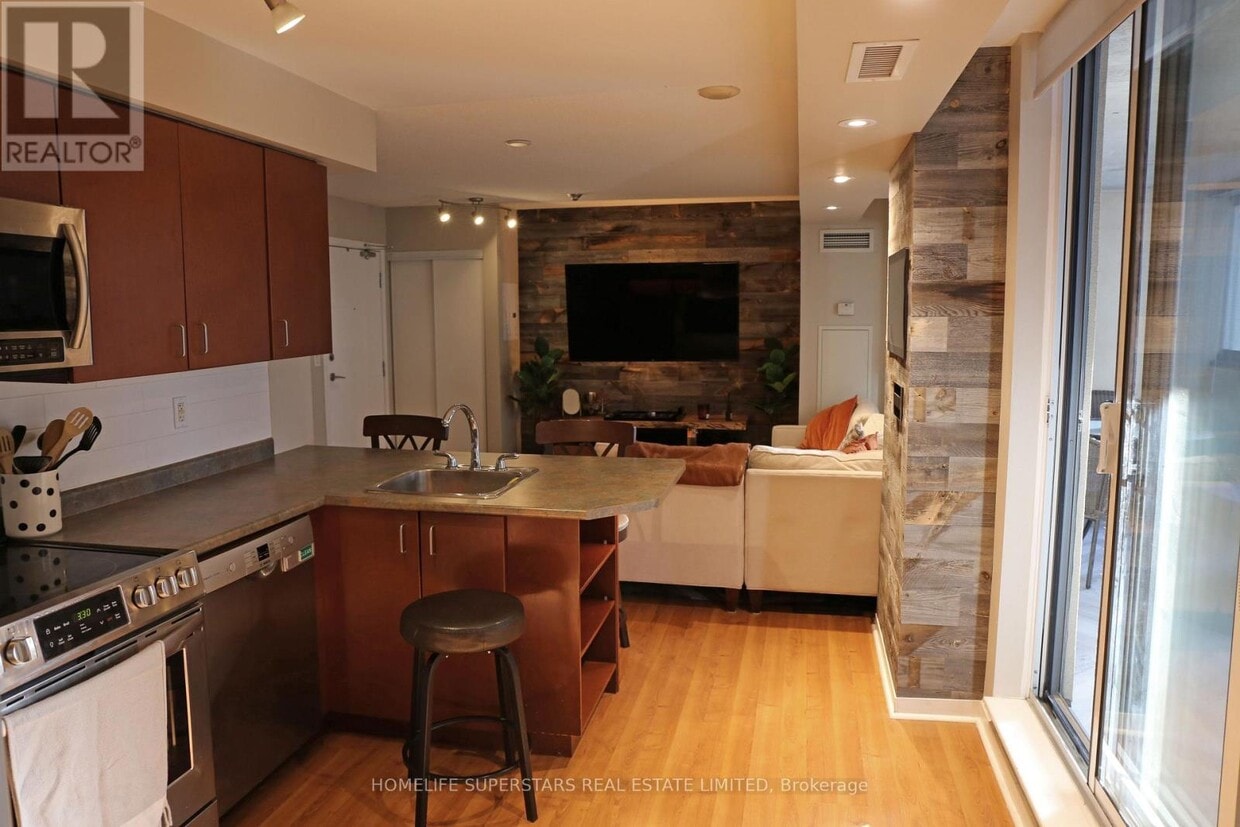 Primary Photo - 76 Shuter St