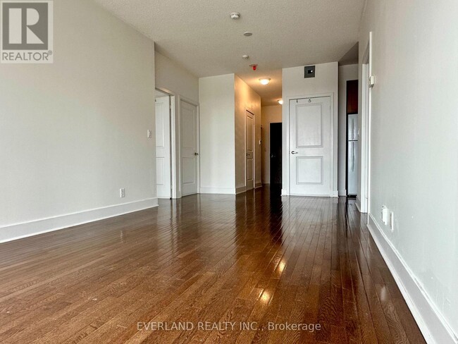 Photo du bâtiment - 901-926 NORTON Ave