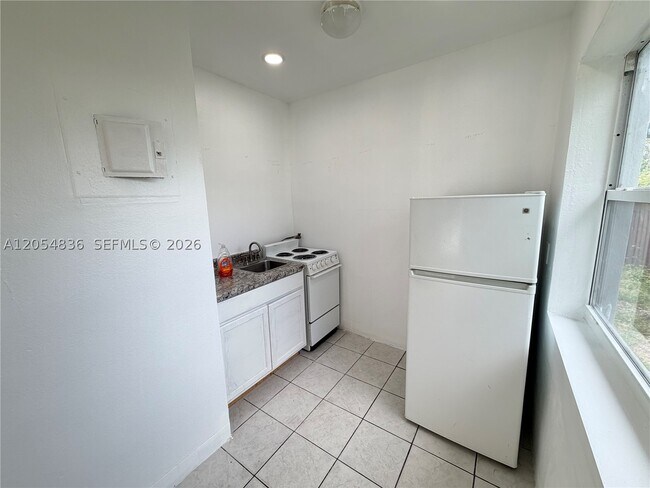 Building Photo - 2041 jackson 4