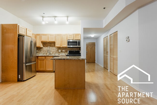 Building Photo - 2951 N Clybourn Ave