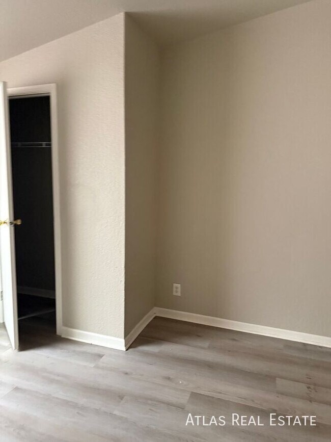 Foto del edificio - 2990 W C St