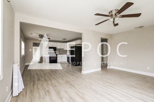 Foto del edificio - 1565 N Elgin Ave